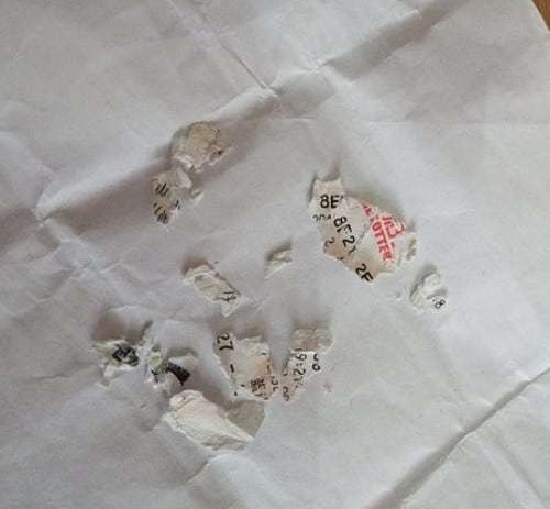 Tấm vé số trúng giải hơn 20 tỷ đồng... tan nát trong máy giặt - 1 Những gì còn lại của 4 tấm vé số mà Tôn đã mua, trong đó có một tấm trúng giải đặc biệt