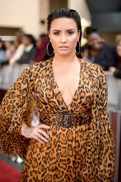 Demi Lovato đi cấp cứu vì dùng ma túy quá liều - 4
Nữ ca sỹ nổi tiếng có tiền sử nghiện cocaine và Oxycontin nhưng cô từng tuyên bố đã cai nghiện thành công