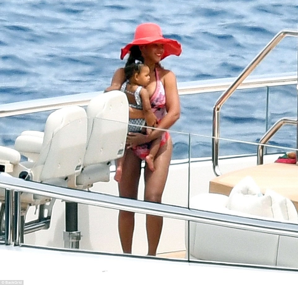  The couple took their twins, a boy, a girl, and their eldest daughter on a luxury yacht worth $180 million in Caprri. 