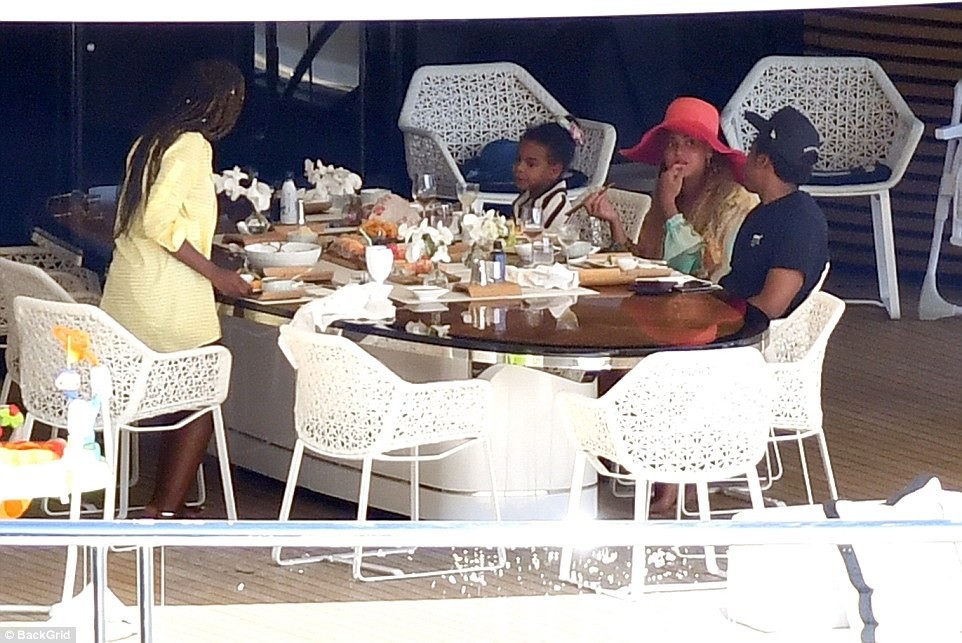 Beyonce Knowles and her husband relax on a $180 million yacht - 21
