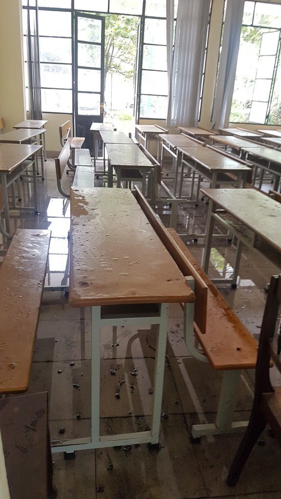 Cháy hội trường Đại học Y Dược - 5 Phòng học bên cạnh hội trường bị ảnh hưởng bới đám cháy