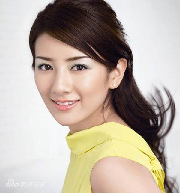 Huỳnh Dịch: Từ nữ hoàng điện ảnh tụt dốc thành “người đàn bà hư hỏng” - 3
Huỳnh Dịch từng có hai đời chồng và hiện cô đang độc thân.