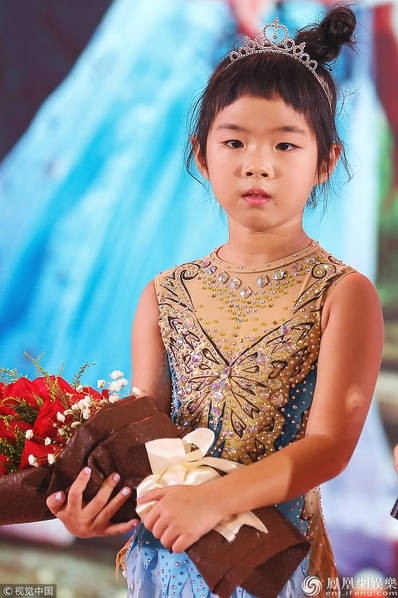 Huỳnh Dịch: Từ nữ hoàng điện ảnh tụt dốc thành “người đàn bà hư hỏng” - 14
Con gái của Huỳnh Dịch cũng bộc lộ năng khiếu diễn xuất như mẹ.