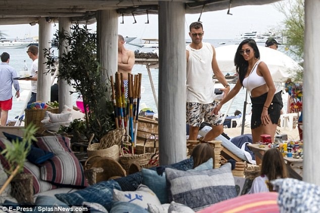 Nicole Scherzinger đẹp đôi bên bạn trai kém 13 tuổi - 6
Nữ ca sỹ 40 tuổi giữ kín mối quan hệ tình cảm của mình