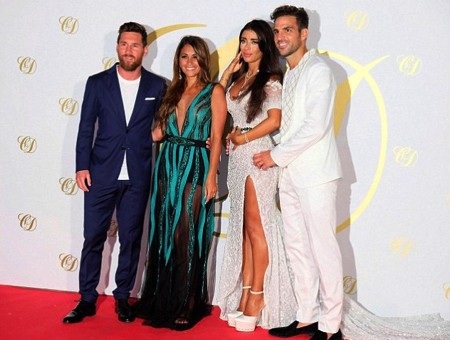 Hàng loạt ngôi sao bóng đá hiện diện trong tiệc cưới của Fabregas - 5 Vợ chồng Messi vui mừng chúc phúc cho bạn thân