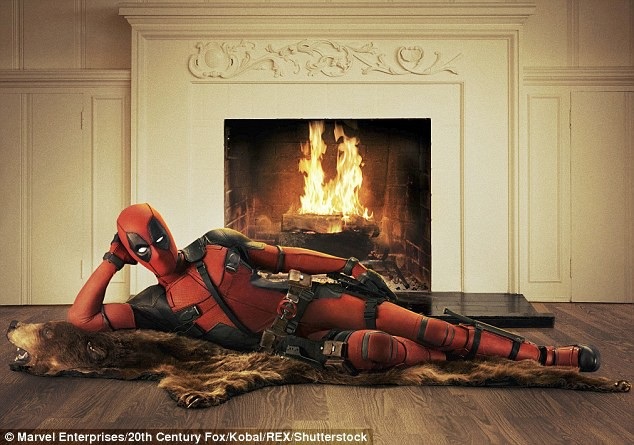 Sự hài hước ngây thơ của “Ở nhà một mình” sẽ biến thành... chất hài 18+ - 3 Ryan Reynolds đã trở thành diễn viên hài ăn khách trong những năm trở lại đây, phim “Deadpool” (2016) do anh thủ vai chính đã trở thành bộ phim hài 18+ có doanh thu cao nhất trong lịch sử điện ảnh.