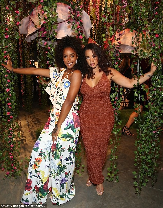 Emily Ratajkowski nổi bật trong sự kiện - 6
Cùng dự kiện còn có Kelly Rowland và Dascha Polanco