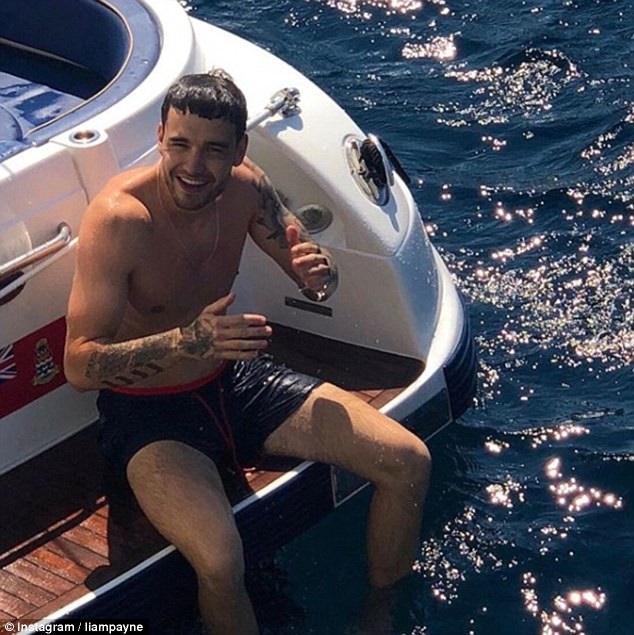 Hậu chia tay Cheryl, Liam Payne tận hưởng cuộc sống độc thân - 1
Liam Payne đi du lịch đúng 3 tuần sau khi thông báo chia tay với Cheryl.