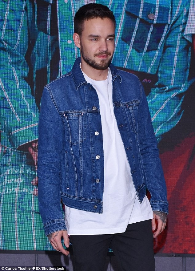 Hậu chia tay Cheryl, Liam Payne tận hưởng cuộc sống độc thân - 4
Thành viên nhóm One Direction có một cậu con trai 1 tuổi với bạn gái hơn tuổi, Cheryl.