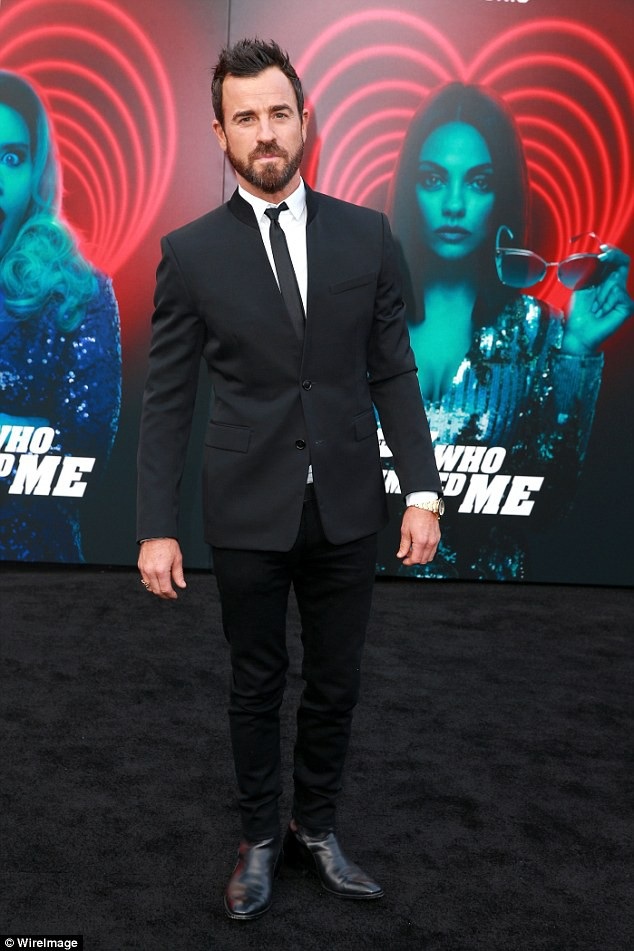 Mila Kunis tái xuất xinh đẹp - 6
Cùng dự công chiếu phim còn có nam diễn viên Justin Theroux
