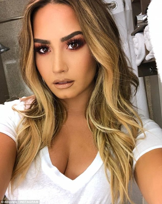 Selena Gomez hoảng hốt, buồn bã khi nghe tin Demi Lovato bị sốc thuốc - 6
Demi Lovato từng nguy kịch vì sốc thuốc và rượu từ 6 năm trước.