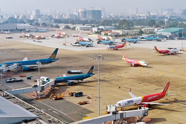 Chính phủ hối thúc mở rộng sân bay Tân Sơn Nhất từ đất quốc phòng