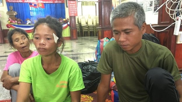 Tâm sự xé lòng của nạn nhân sau "cơn đại hồng thủy" tại Lào - 5
Vợ chồng anh La chứng kiến 2 con nhỉ bị lũ cuốn trôi ngay trước mắt. (Ảnh: BBC)