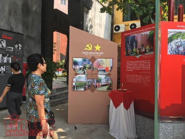 “Lời tri ân” gợi nhiều cảm xúc cho du khách đến tham quan - 2
Triển lãm gợi lại những cảm xúc bồi hồi, lắng đọng cho du khách trong và ngoài nước.