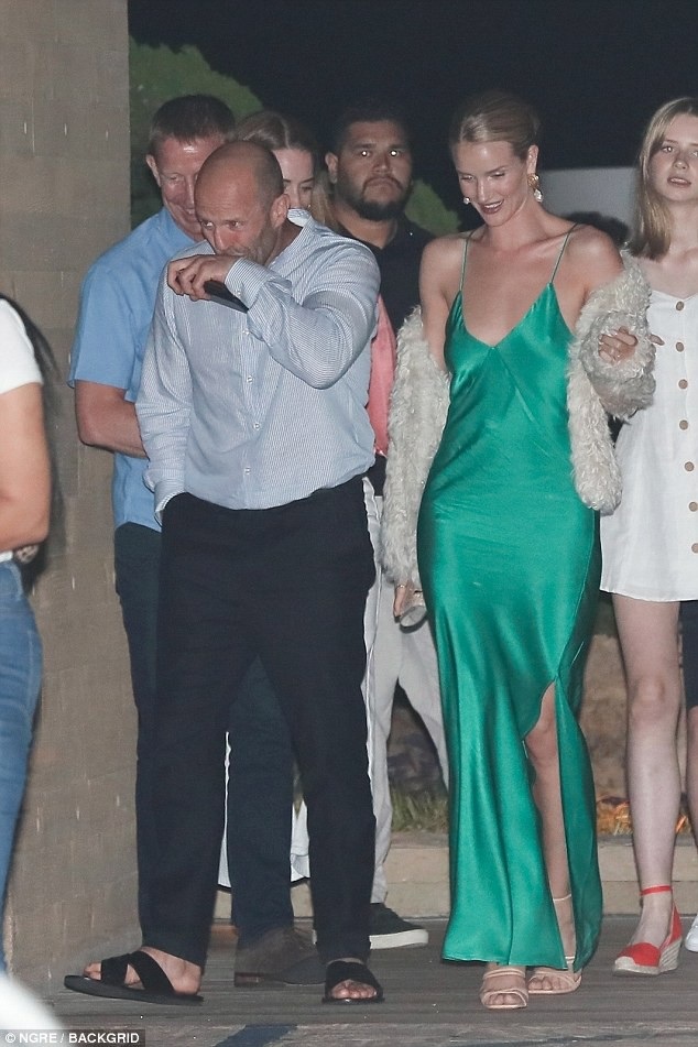 Rosie Huntington-Whiteley tái xuất bên "người vận chuyển" - 2
Người đẹp 31 tuổi đi dự kiện cùng bạn trai - Jason Statham - ngôi sao phim Người vận chuyển