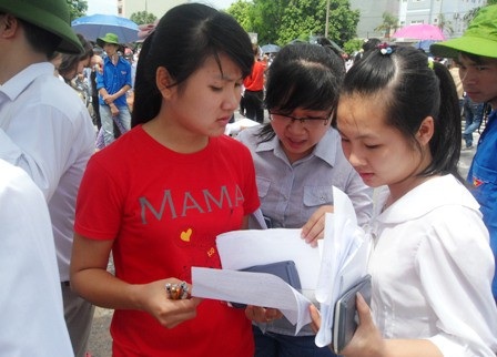 GS.TS Bùi Văn Ga hiến kế chống gian lận thi cử sau vụ Hà Giang, Sơn La - 2
Các trường đại học nên có hình thức kiểm tra năng lực của thí sinh