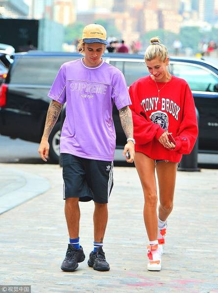 Justin Bieber âu yếm vợ tương lai trong quán cafe - 11
Bị truyền thông đeo bám mọi lúc mợi nơi nhưng Justin và Hailey không bận tâm. Cả hai đang tận hưởng những ngày tháng đẹp nhất trong tình yêu của họ.