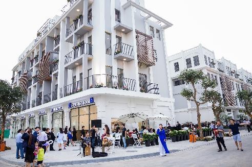 Khám phá văn hoá Hà Nội xưa trong lòng phố hiện đại - 3 Điểm nhấn của các căn shophouse tại The Manor Central Park là 2 mặt tiền, 2 lối đi. Mặt trước có thể kinh doanh buôn bán tấp nập,…nhưng đằng sau là góc phố yên tĩnh.