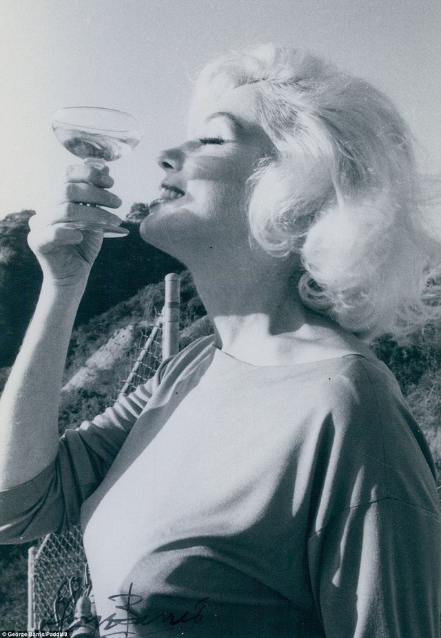 Sau nửa thế kỷ, cái chết của Marilyn Monroe vẫn là một “bí mật” - 4
Ngôi sao nổi tiếng qua đời vào năm 36 tuổi.