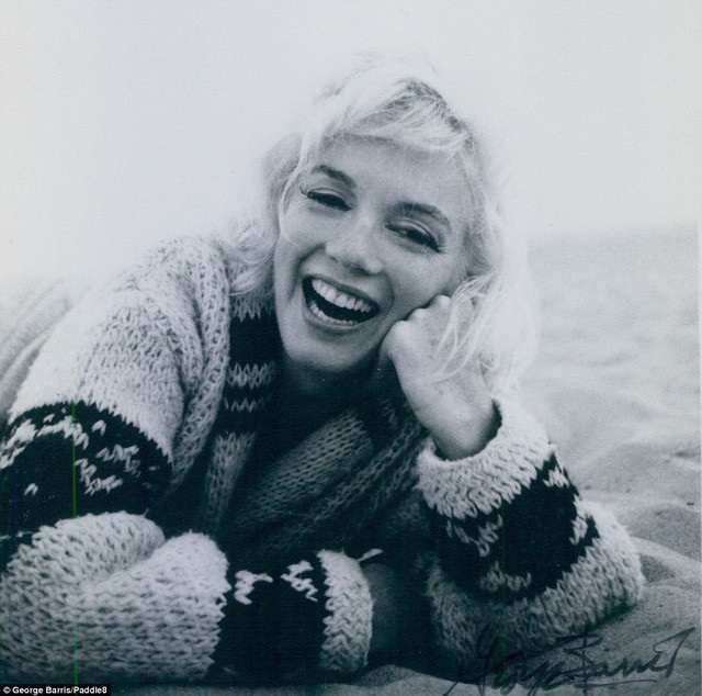 Sau nửa thế kỷ, cái chết của Marilyn Monroe vẫn là một “bí mật” - 3
Marilyn Monroe trong bức ảnh chụp cuối đời.