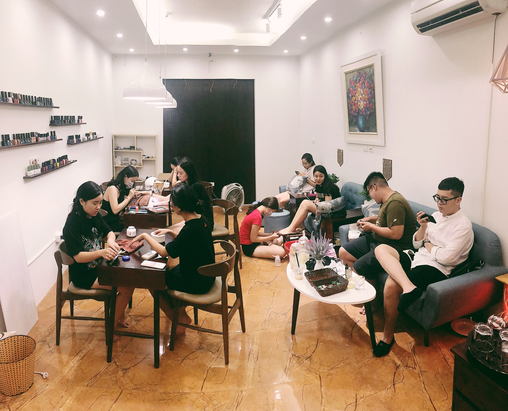 Thi đỗ nhưng không đi học đại học, 9x mở tiệm làm móng kiếm tiền ngang giám đốc - 2