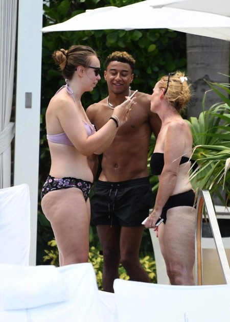 Hai ngôi sao đội tuyển Anh rủ nhau “quẩy tung trời” trước mùa giải mới - 2 Jesse Lingard có vẻ rất cao hứng dù đã tiệc tùng thâu đêm