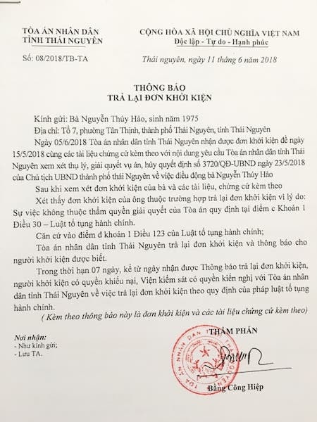 Thái Nguyên: Nữ giáo viên mệt mỏi đi khiếu kiện vì cho rằng bị kỷ luật, điều chuyển do tố cáo tiêu cực - 4
Bà Hảo đã khởi kiện sự việc ra TAND tỉnh Thái Nguyên nhưng Tòa trả lại đơn kiện của bà.