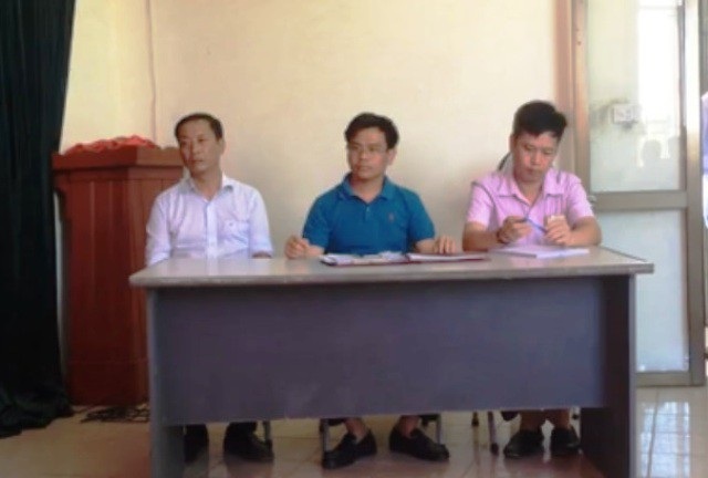 Đối thoại vấn đề BOT Tân Đệ: “Chúng tôi không đi sao bắt trả tiền?” - 1 Tham dự buổi đối thoại, đại diện cho công ty Tasco có ông Lương Thế Dân, Phó Giám đốc công ty TNHH một thành viên Tasco 6 (áo xanh)