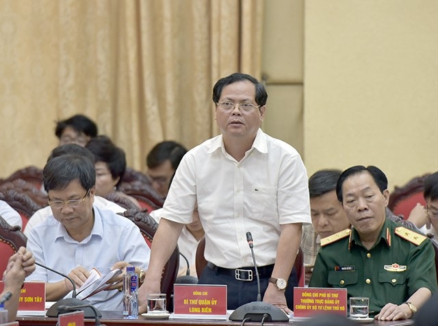 “Xuất hiện lớp cán bộ rất nhiều bằng nhưng không biết làm việc” - 1
Theo ông Đỗ Mạnh Hải - Bí thư quận Long Biên, đi học để cho lý lịch hoành tráng hơn thì không giải quyết được vấn đề.