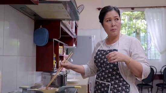NSND Hồng Vân: “Đến con gái còn ghét tôi vì không chịu nổi vai bà mẹ cay nghiệt” - 1 NSND Hồng Vân trong vai bà Mai phim Gạo nếp gạo tẻ.