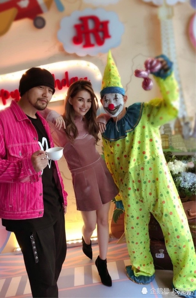 Chân dung cô gái nắm giữ trái tim người đàn ông đào hoa nhất làng giải trí xứ Đài - 3
Vợ chồng Côn Lăng - Châu Kiệt Luân đã có một cô con gái 3 tuổi và một cậu con trai 1 tuổi.