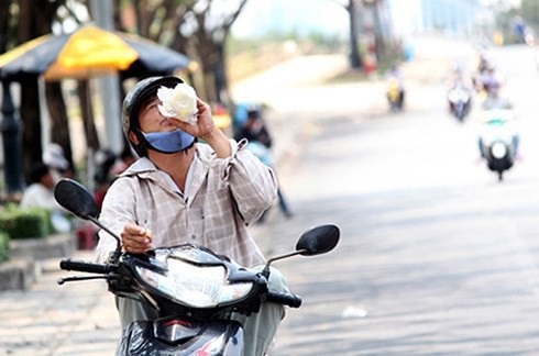 Những điều cần lưu ý khi đi xe máy dưới trời nắng nóng - 2 Những điều cần lưu ý khi đi xe máy dưới trời nắng nóng - 2
