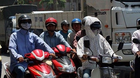 Những điều cần lưu ý khi đi xe máy dưới trời nắng nóng - 3 Những điều cần lưu ý khi đi xe máy dưới trời nắng nóng - 3