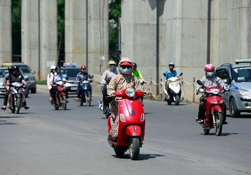 Những điều cần lưu ý khi đi xe máy dưới trời nắng nóng - 4 Những điều cần lưu ý khi đi xe máy dưới trời nắng nóng - 4