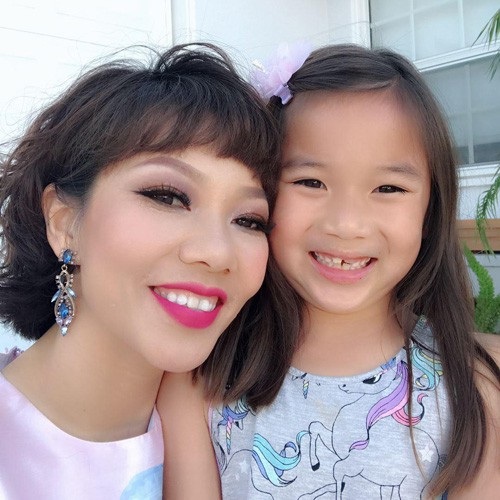 4 diva hàng đầu Việt Nam: người hạnh phúc an yên, kẻ truân chuyên lỡ dở - 19 Con gái Trần Thu Hà đã lớn phổng phao.