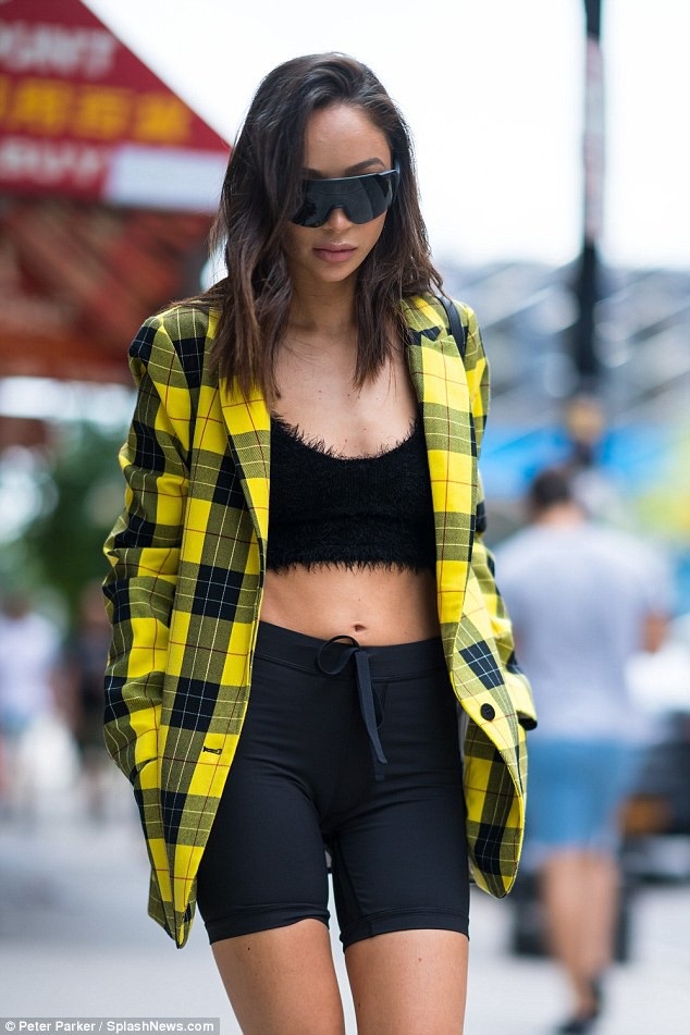 Dàn người đẹp khoe eo săn chắc - 3 
Cara Santana nổi tiếng với bộ phim Reunion (2015)