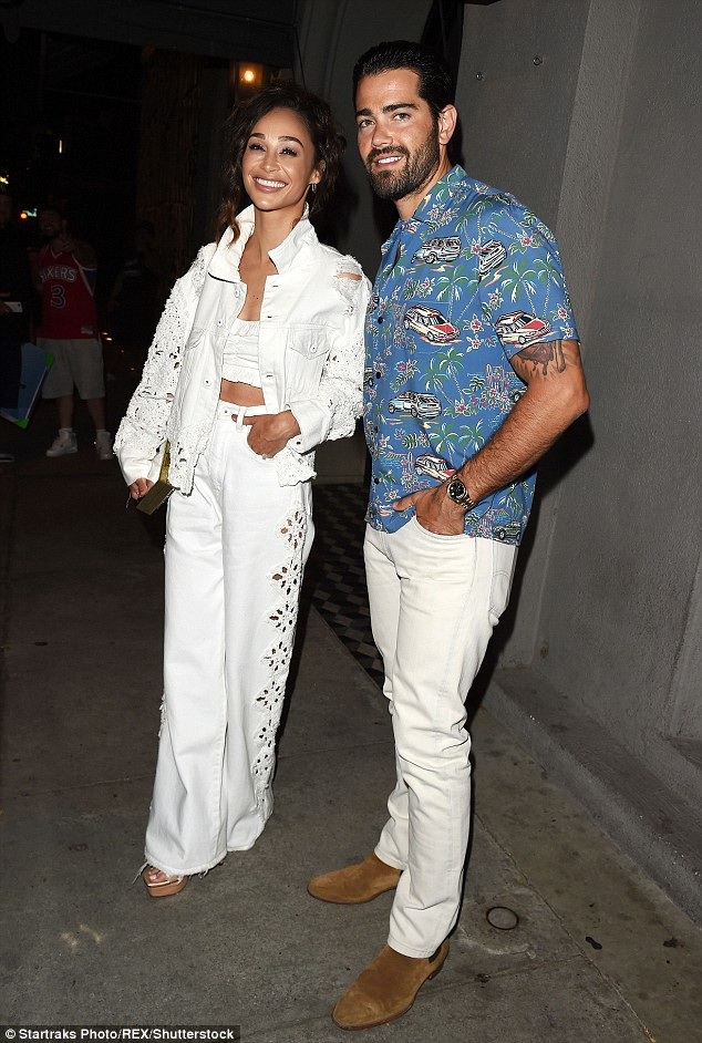 Dàn người đẹp khoe eo săn chắc - 4 
Ngoài ra cô còn được biết tới bởi chuyện tình cảm với diễn viên Jesse Metcalfe, 39 tuổi