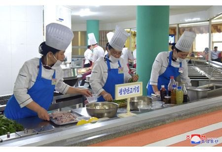 Triều Tiên tổ chức cuộc thi chế biến thịt chó để “quảng bá hương vị” - 1 Cuộc thi chế biến món thịt chó ở Bình Nhưỡng thu hút sự chú ý từ dư luận