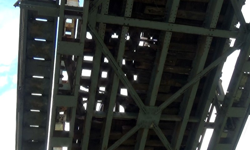 Theo ông Trung, toàn bộ chi phí 2,5 tỷ đồng được phê duyệt sẽ được dành để sửa chữa mặt cầu hư hỏng