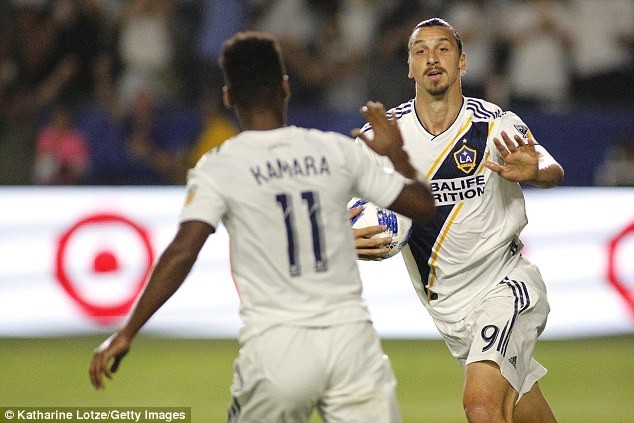 Lập hat-trick siêu đẳng, Ibrahimovic giúp LA Galaxy ngược dòng nghẹt thở - 1
Ibrahimovic tỏa sáng với cú hat-trick giúp LA Galaxy giành chiến thắng với tỷ số 4-3