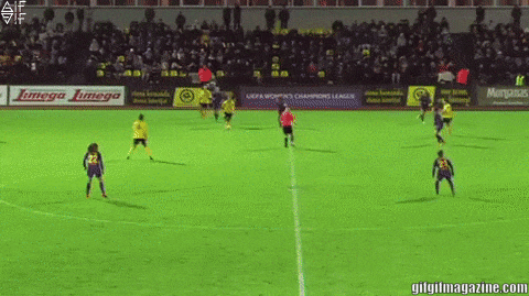 Tình huống “một không hai” trong bóng đá