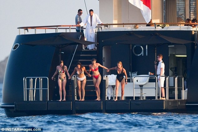 Nhan sắc nóng bỏng của bạn gái Leonardo DiCaprio - 5 Nhan sắc nóng bỏng của bạn gái Leonardo DiCaprio - 5