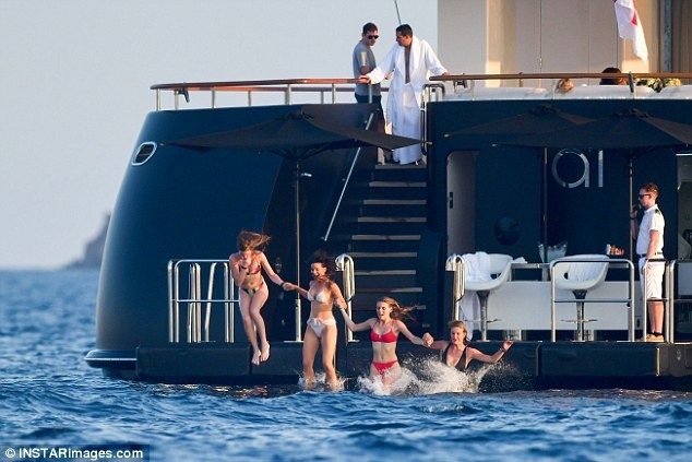 Nhan sắc nóng bỏng của bạn gái Leonardo DiCaprio - 6 Nhan sắc nóng bỏng của bạn gái Leonardo DiCaprio - 6