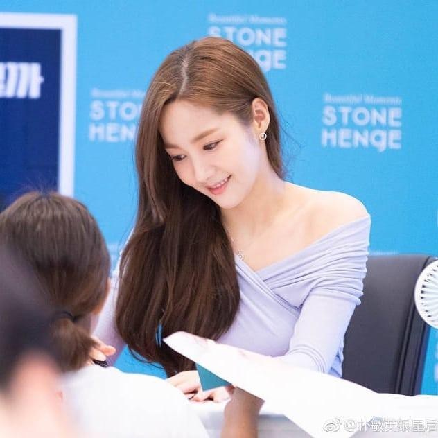 Mê mẩn ngắm vẻ thần tiên của “thư ký Kim” Park Min Young - 11
Park Min Young từng là bạn gái của mỹ nam Lee Min Ho nhưng cặp đôi chia tay sau 1 năm hò hẹn.