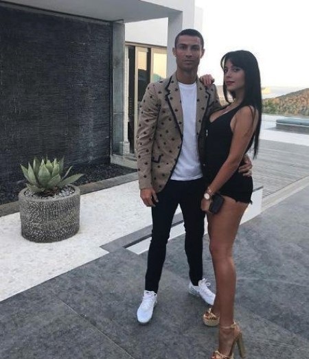 C.Ronaldo “đưa rước” bạn gái xinh đẹp bằng chuyên cơ hạng sang - 5 CR7 đã có những ngày nghỉ xả hơi tuyệt vời…