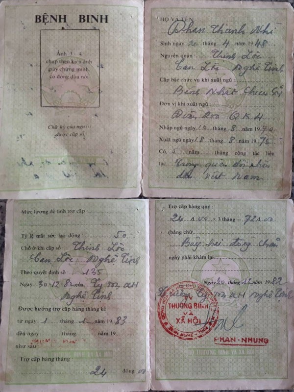 Vì sao bệnh binh 35 năm không được hưởng chế độ? - 3 Sổ Bệnh binh được cấp từ năm 1983 đang được ông Nhì lưu giữ.