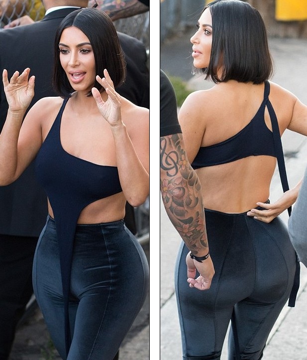 Kim Kardashian lộ vòng ba ngoại cỡ - 1
Kim Kardashian khoe vòng ba ngoại cỡ với trang phục thiếu vải khi tới trả lời phỏng vấn trong chương trình của Jimmy Kimmel ngày 30/7 vừa qua tại Los Angeles