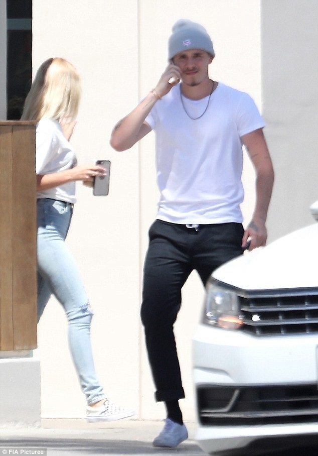 Brooklyn Beckham lại có bạn gái mới - 5
Brooklyn và Abi bắt đầu bị truyền thông chú ý khi hò hẹn từ tuần trước.