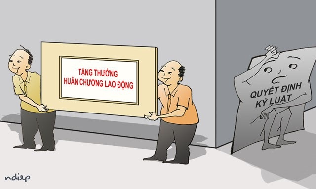 “Tác giả” tại cuộc thi “thoảng mùi o bế cháu con” được tặng Huân chương! - 1 “Tác giả” tại cuộc thi “thoảng mùi o bế cháu con” được tặng Huân chương! - 1