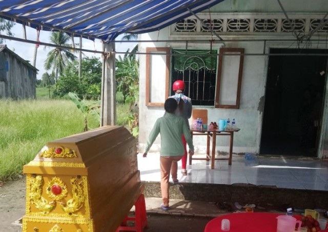 Đâm chết vợ vì nghi ngoại tình - 1 Gia đình đang chuẩn bị lo hậu sự cho bà N.T.Đ. (Ảnh: CTV)